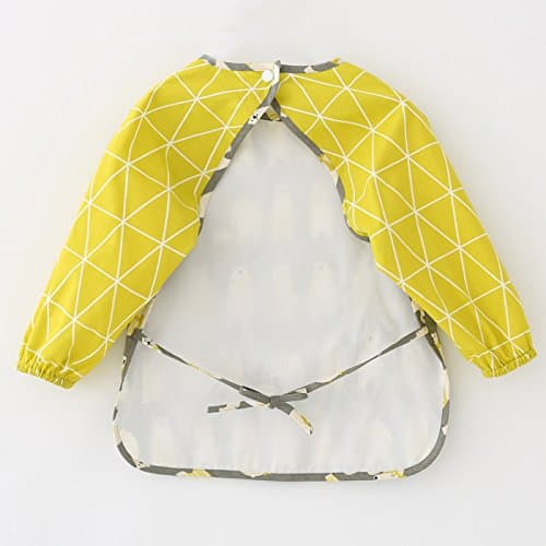 Fermeture avec bouton pression et noeud pour ce joli tablier unisexe pour jeune enfant